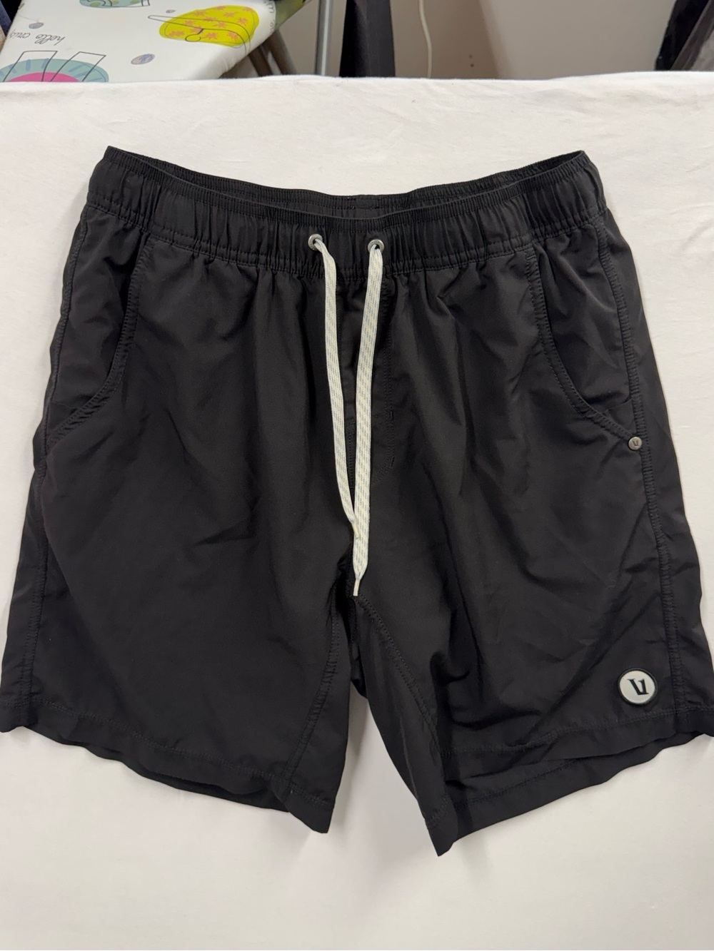 Vuori Kore Shorts Mens Medium Black 7" Inseam Lined Athletic Performance Gym
